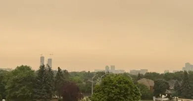 Smoke clouds cover Markham, Environment Canada issues warning