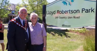 Veteran newscaster Lloyd Robertson dies at 92